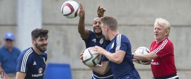 Gordon Strachan (right) has a laugh with his Scotland squad in training