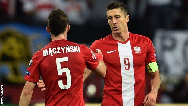 Poland's Krzysztof Maczynski and Robert Lewandowski celebrate