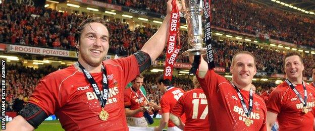 Ryan Jones and Gethin Jenkins after winning the 2008 Grand Slam