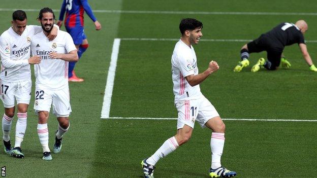 Marco Asensio (right)