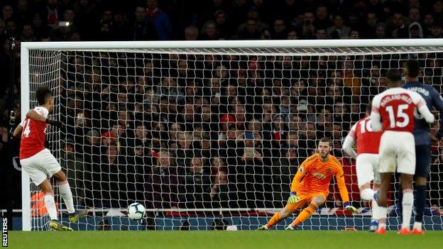 Pierre-Emerick Aubameyang scores a penalty for Arsenal against Manchester United