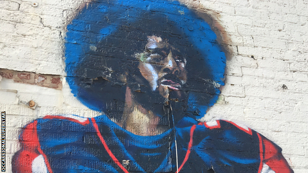 The mural, on an abandoned building in 2017, showed Kaepernick in an Atlanta Falcons uniform