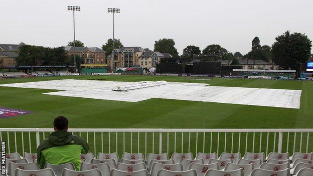 Rain prevented any play between Essex and Gloucestershire at Chelmsford