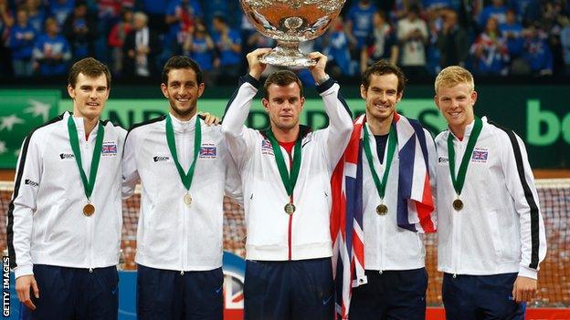 Leon Smith lifts the Davis Cup