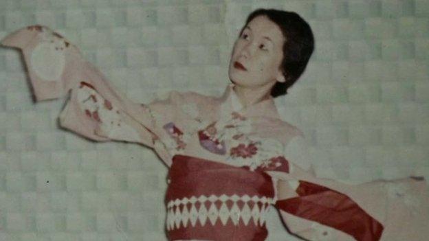 Hiroko Furukawa dancing in Japanese attire