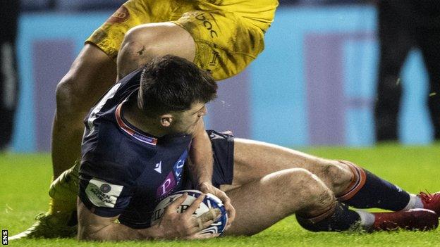 Blair Kinghorn scores a try for Edinburgh against La Rochelle