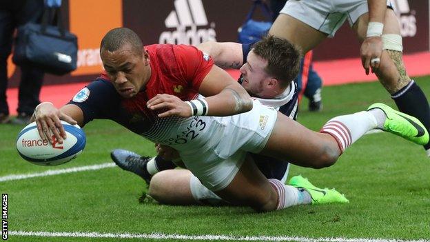 Gael Fickou scores a try for France