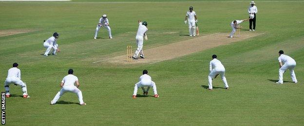 Mark Wood bowls to Khurram Manzoor