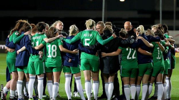 Kenny Shiels in the middle of a NI huddle