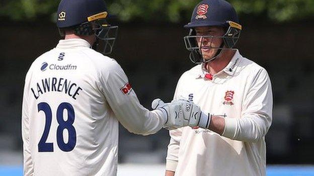 Dan Lawrence and Tom Westley shared a third-wicket stand of 130 to leave Worcestershire's bowlers pointless at New Road