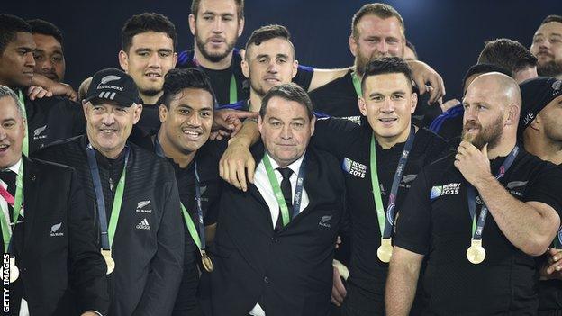 Steve Hansen (centre) led the All Blacks to the World Cup title in 2015