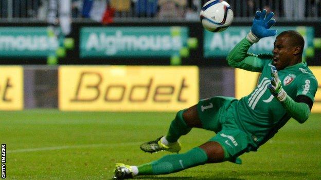 Nigerian goalkeeper Vincent Enyeama