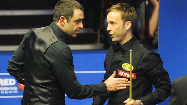 Ronnie O'Sullivan congratulates Ali Carter