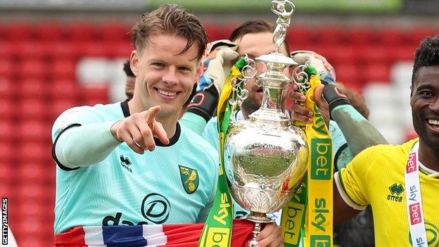 Orjan Nyland celebrating Norwich's promotion from the Championship in 2021