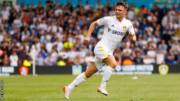 Jamie Shackleton playing for Leeds United in the Premier League last season