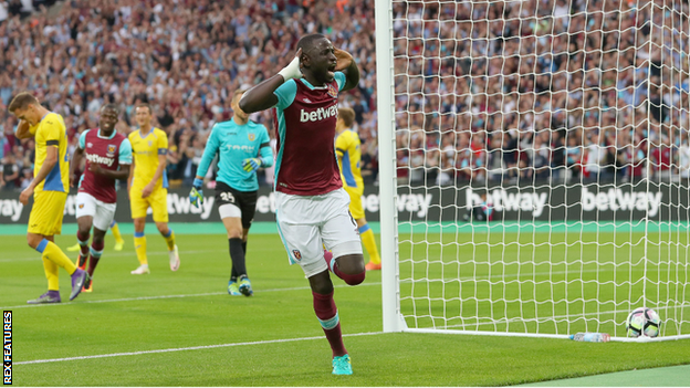 Cheikhou Kouyate celebrates scoring against NK Domzale in the Europa League