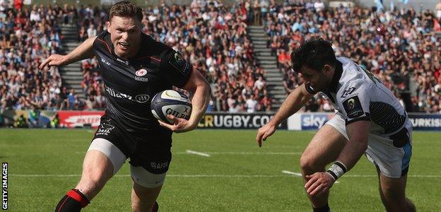 Chris Ashton evades Stuart Hogg