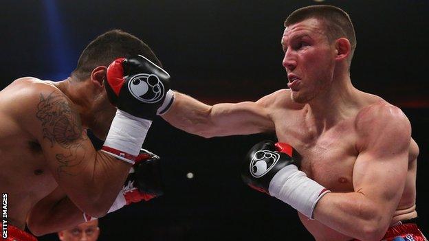 Liam Williams in action against Gustavo Alberto Sanchez