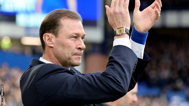 Duncan Ferguson applauds the crowd