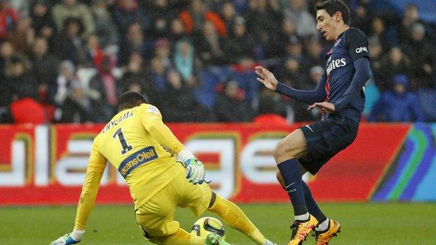 Angel di Maria misses a chance for Paris St-Germain