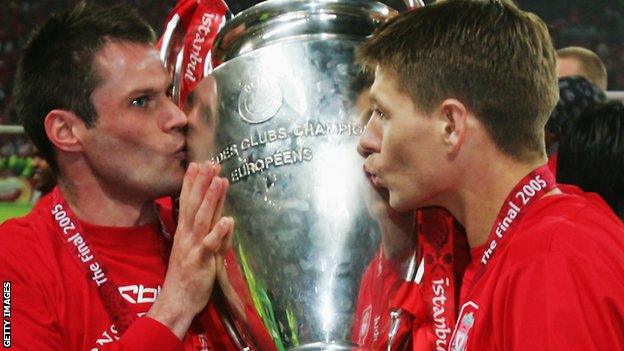 Gerrard and Carragher kiss the European Cup