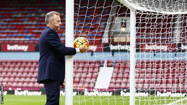 Referee tests goalline technology