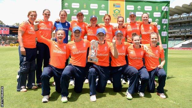 Engladn women celebrate their T20 series victory