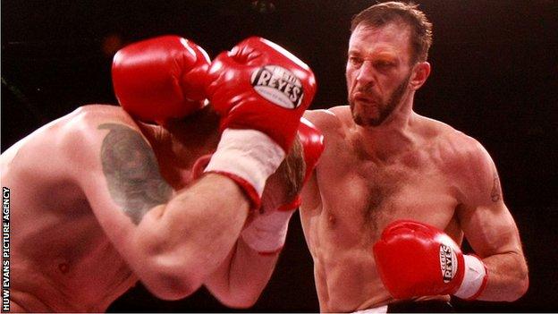 Enzo Maccarinelli in action