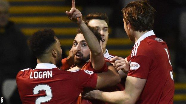 Graeme Shinnie (second left) gave Aberdeen an early lead