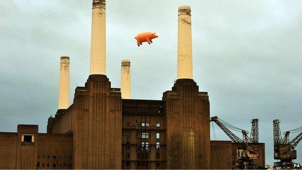 The pig over Battersea Power Station