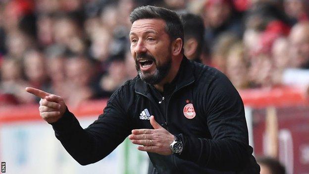 Derek McInnes makes a point to his team during Aberdeen's home defeat by Rangers on Sunday