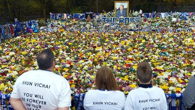 Leicester fans pay their respects