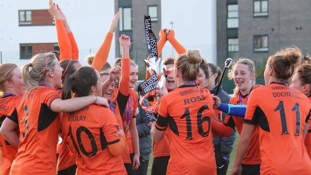 Glasgow City celebrate winning the title