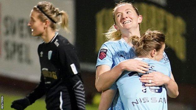 Sam Mewis celebrates her goal for Manchester City