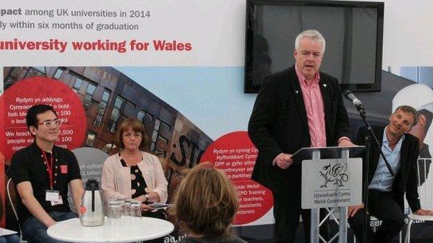 carwyn cymraeg i bawb