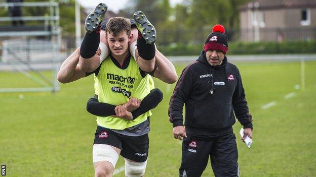 Magnus Bradbury and Richard Cockerill in training