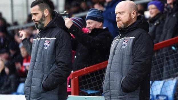 Stuart Kettlewell and Steven Ferguson in the dugout