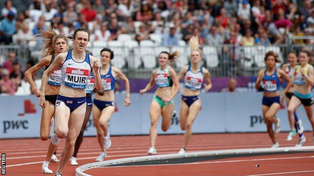 Laura Muir enters the home straight