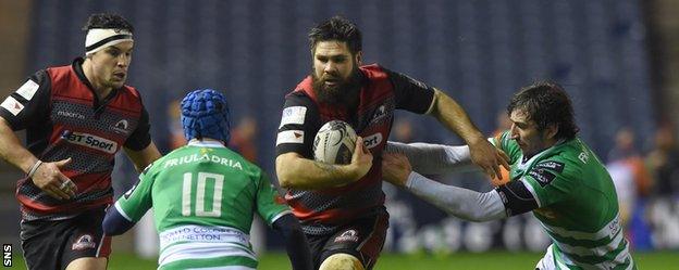 Cornell Du Preez takes on the Treviso defence