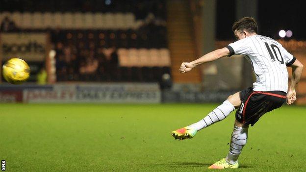 Stevie Mallan scores