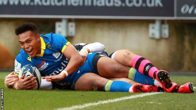 Kotaro Matsushima scores a try