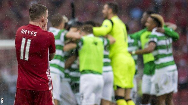 Jonny Hayes and Celtic players