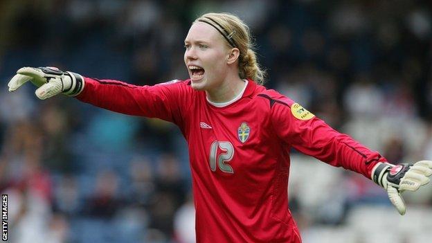 Hedvig Lindahl of Sweden during the 2005 Euros match between England and Sweden at Ewood Park