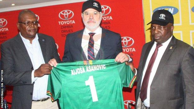 Aljosa Asanovic (centre) is unveiled by Zambia