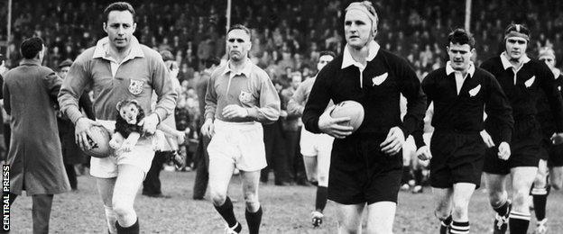 The 1959 British and Irish Lions and New Zealand sides emerge for the first Test in Invercargill