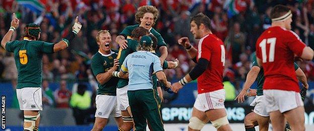 Morne Steyn kicks the decisive penalty against the Lions in 2009