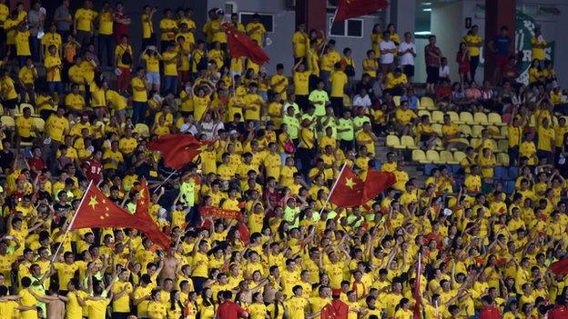 Chinese football fans