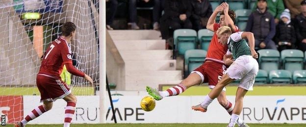 Jason Cummings scores for Hibernian against Aberdeen