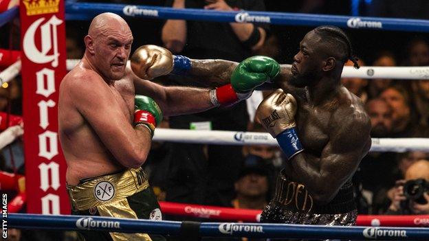 Tyson Fury (left) fighting Deontay Wilder (right)