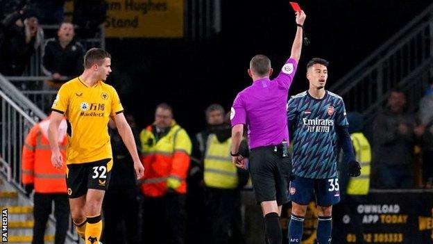 Gabriel Martinelli is sent off